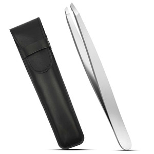 Perfectas para dar forma, pinzas de acero inoxidable con agarre antideslizante y punta inclinada para un aseo preciso y modelado de cejas. - Product Image 1