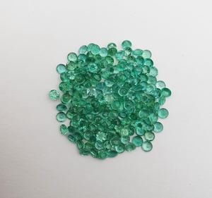 อัญมณีทรงกลมมรกตธรรมชาติที่ไม่ผ่านการบำบัดอัญมณีสีเขียวขายส่ง - Product Image 3