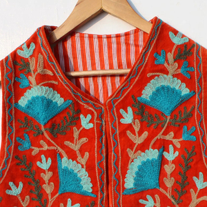 Chaleco de terciopelo floral Suzani bordado sin mangas para mujer, chaleco corto de invierno de algodón con relleno de algodón - Product Image 4