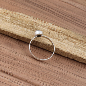 Bague de mariage classique en pierre de lune arc-en-ciel naturelle, argent sterling 925, délicate, pierre de naissance de février, bijou minimaliste en pierre précieuse - Product Image 5