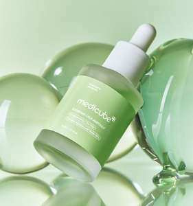 Sérum CICA EXOSOME medicube : Répare la barrière cutanée, hydrate en profondeur, apaise les rougeurs, calme l'inflammation, illumine la texture de la peau - Product Image 1