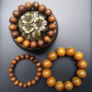 Pulsera de Cuentas de Madera Hecha a Mano, Ecológica y Moderna, para Hombre y Mujer, con Dijes Finos y Bendiciones, Elegantes Brazaletes - Product Image 1