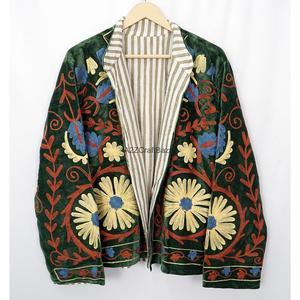 Veste en velours brodée Suzani A2ZCraftBazar, écologique, respirante, à points ouverts, motif floral, manteau standard pour femme, 100% coton - Product Image 4