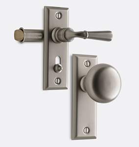 Manija de Puerta en Color Latón y Acero para Hogar, Hotel, Restaurante, Personalizable con Herrajes para Puertas de Pasaje y Privacidad - Product Image 2