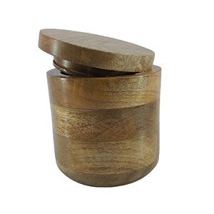 Salero de madera maciza natural, caja redonda para especias, recipiente de almacenamiento con tapa giratoria. - Product Image 1