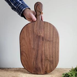 Planche à découper haut de gamme avec poignée ergonomique, surface de coupe durable, grain élégant, prise en main facile, idéale pour la préparation quotidienne en cuisine - Product Image 1