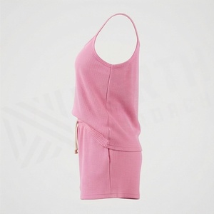 Ensemble 2 pièces côtelé rose pour femme : débardeur sans manches et short au-dessus du genou, coupe décontractée, idéal printemps-été - Product Image 3