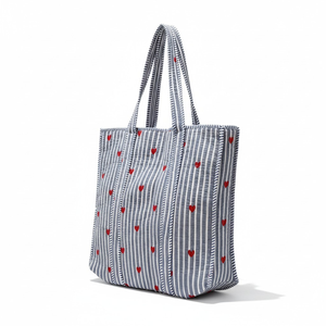 Sac fourre-tout matelassé léger et écologique, grand format, imprimé indien, bleu ciel floral, avec fermeture éclair, réutilisable, pour la plage, avec chaînes - Product Image 1