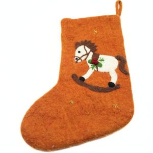 Chaussette de Noël artisanale en feutre de laine marron écologique avec motifs personnalisables - Décoration suspendue pour les fêtes - Product Image 1
