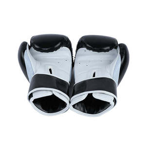 Gants de boxe en cuir noir avec fermeture velcro pour les poignets, pour l'entraînement des adultes - Product Image 4
