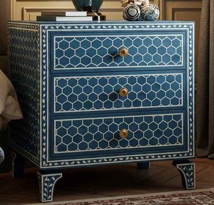 Table d'appoint artisanale en os incrusté, très demandée |   Décoration intérieure - Product Image 6