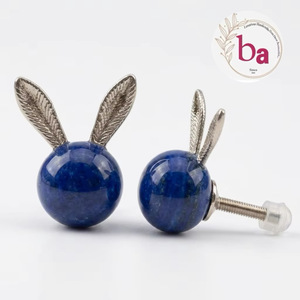 Poignée de meuble en laiton et résine Ba Bunny Ears, pierre lapis-lazuli bleue, écologique, forme originale, contemporaine, pour commode, installation facile - Product Image 3