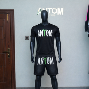 ชุดเสื้อยืดและกางเกงขาสั้นแฟชั่นผู้ชายสุดเท่ห์ ชุดลำลองทันสมัย ผู้ผลิตมืออาชีพ รับผลิตแบบ ODM และ MOQ - Product Image 2