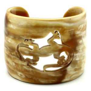Bracelet manchette tendance en corne de buffle, large jonc en corne naturelle pour femmes recherchant des accessoires uniques - Product Image 4