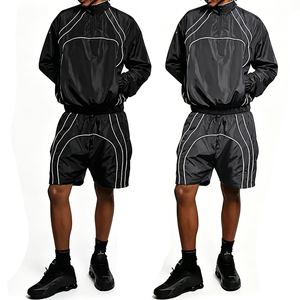 Ensemble de survêtement imperméable et à séchage rapide pour homme, avec veste coupe-vent à demi-zip à rayures réfléchissantes et short à taille élastique, personnalisable en gros - Product Image 1