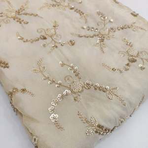 Tissu en soie brodé de perles ethniques de fournisseur indien pour la décoration, les accessoires et les applications artisanales, disponible à la vente - Product Image 1