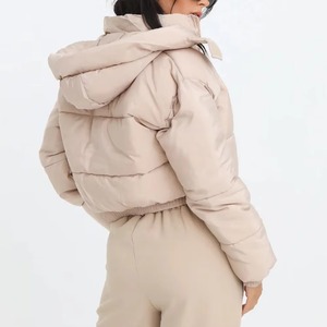 Chaqueta Acolchada Beige para Mujer con Capucha, Manga Larga, Abrigo Corto de Invierno, Grueso y Cálido, Relleno de Poliéster, Color Sólido, Cierre de Cremallera - Product Image 6