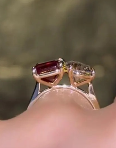 Bague de fiançailles en argent 925 avec émeraude et diamant moissanite en forme de poire, deux pierres cultivées en laboratoire - Product Image 2