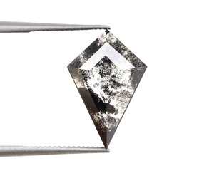 OM GEMS Diamante de laboratorio de corte fantasía Sal y Pimienta de 1.80 Ct con forma de cometa única, Diamante de laboratorio suelto personalizado de Sal y Pimienta para joyería - Product Image 1