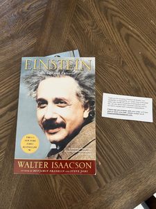 ไอน์สไตน์ โดย วอลเตอร์ ไอแซคสัน หนังสือปกอ่อนภาษาอังกฤษ ชีวประวัตินักวิทยาศาสตร์ชื่อดังและประวัติศาสตร์ฟิสิกส์ - Product Image 2