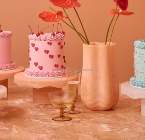 Florero de resina de estilo nórdico de alta calidad, diseño moderno con superficie rugosa de lujo hueca para uso decorativo de mesa - Product Image 2