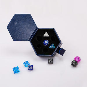 Boîte à dés hexagonale personnalisée de qualité supérieure en cuir PU, boîte à dés pour Dungeons and Dragons avec fermeture magnétique - Product Image 5
