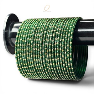 Vente en gros de bijoux de mode : Ensemble de bracelets anti-ternissement en acier inoxydable vert, finition plaquée or, style indien tendance, pour femmes, idéal pour les soirées. - Product Image 5