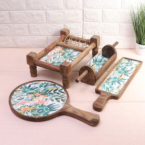 Ensemble de 4 plateaux de service en bois naturel, élégants et polyvalents, plateaux de service pour les fêtes, plateaux à charcuterie, ensemble de service pour la maison et la cuisine - Product Image 4