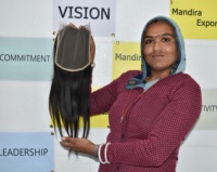 Cheveux Humains Vierges Bruts Pas Cher Meilleure Qualité Vendeur de Couleur Noire Soyeux 4*4 Fermeture Droite Paquet Naturel Cheveux Humains du Temple Indien