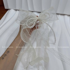 เครื่องประดับผม โบว์ผ้าออร์แกนซ่าขนาด 18*27 ซม. สำหรับผู้หญิง ประดับด้วยลูกไม้และสายไข่มุก จากเวียดนาม เหมาะสำหรับงานปาร์ตี้ - Product Image 2