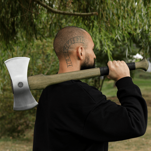 Hache de combat médiévale viking de haute qualité avec manche en bois texturé long et revêtement en cuir croisé, et housse de tête d'hache fonctionnelle pour la chasse - Product Image 4