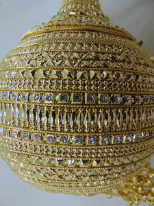 Bolso de noche de diseño personalizado al por mayor, con malla metálica brillante para ocasiones especiales, correa de cadena y cierre magnético. - Product Image 4