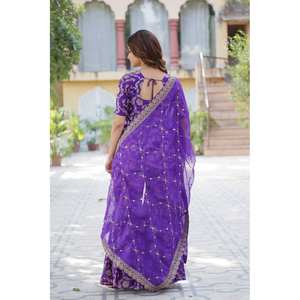 Ensemble de costume pour femmes de créateur avec broderie de paillettes pour un look de fête - Product Image 1