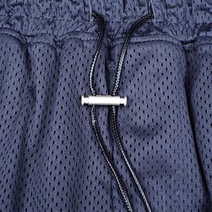 Shorts de sport pour hommes de haute qualité, style streetwear, shorts en mesh uni pour le basketball, la gym, l'entraînement, en polyester. - Product Image 3