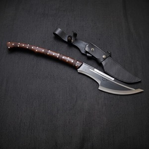 Hache Tomahawk forgée à la main avec manche en bois et fourreau en cuir, hache de survie en acier à haute teneur en carbone de qualité supérieure - Product Image 3