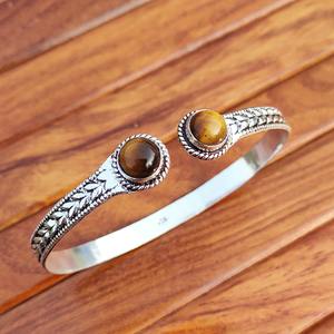 Bracelets en laiton avec pierres précieuses naturelles pour un usage quotidien, la méditation et la thérapie de guérison, disponibles à un prix abordable en provenance d'Inde. - Product Image 4