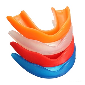 Protège-dents personnalisé avec logo pour la boxe et le MMA, protection contre le grincement des dents, protège-dents pour les sports de combat, fabriqué en plastique durable - Product Image 1