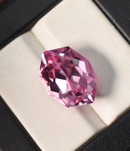 Saphir Padparadscha de laboratoire, taille fantaisie hexagonale 18x13 mm, 17,55 carats, pierre précieuse en vrac pour la fabrication de bijoux - Product Image 4