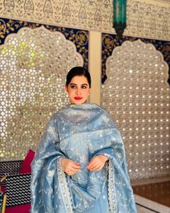 Traje Salwar Kameez Listo para Usar, Tradicional, de Seda Pura con Bordado Pesado en Oro, Mangas Largas, Completamente Cosido, para Bodas, Todas las Temporadas - Product Image 4