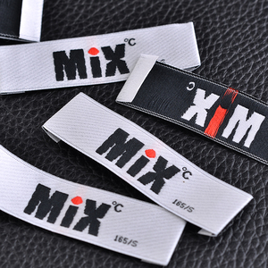 Vêtements en tissu tissé de haute qualité sur mesure avec cols pliés et étiquettes tissées - Product Image 1