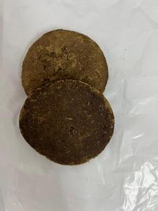 Pastel de Heno de Vaca Total Vedic, 100% Secado al Sol, Natural, Hecho a Mano, Ecológico, para Uso en Agricultura Orgánica, Combustible de Biomasa Ecológica para Havan Yagya - Product Image 1