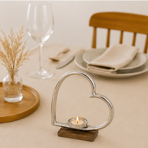 Porte-bougie chauffe-plat en aluminium de luxe en forme de cœur avec base en bois de manguier naturel, sculpture en métal argenté en forme de cœur pour une décoration romantique de la maison - Product Image 2