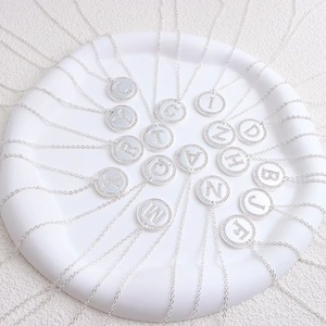 Collar Circular de Moda Retro con 26 Letras, Collar con Colgante de Diamantes, Estilo Cruzado, para Clavícula - Product Image 1