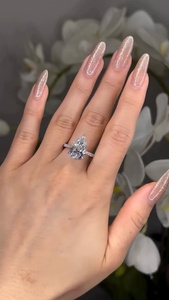 Anillo de Compromiso con Diamante de Corte Pera de 5 Quilates para Mujer |   Boda en la Catedral con Halo Oculto |   Anillo de Compromiso de Lujo en Oro de 18K con Certificado IGI - Product Image 2