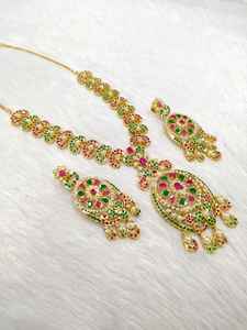 ชุดเครื่องประดับทองเหลืองคลาสสิกสุดหรูสำหรับผู้หญิงสร้อยคอแบบอินเดียประกายสำหรับงานแต่งงานและงานเลี้ยง - Product Image 6