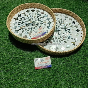 Elegante Diseño Redondo para Decoración del Tiempo del Té y Regalos Festivos, Juego de Bandejas de Servir de Ratán con Madreperla, Artesanía India Shahi Mehfil - Product Image 6