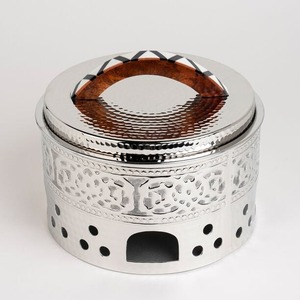 Plat à chafing de luxe en acier inoxydable avec poignée décorative en bois incrusté et couvercle martelé pour buffet de mariage et service en restaurant - Product Image 5