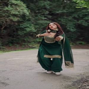 Conjunto de traje Patiala VASTRA COTTAGE de georgette sintético con lentejuelas y bordados, top, pantalón Patiala y dupatta, ropa de fiesta, vestido étnico para mujer - Product Image 3