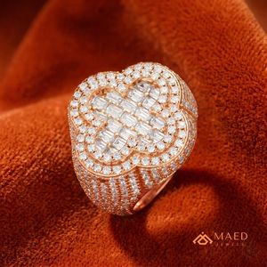 Anillo de Moissanita con Corazón, Chapado en Oro Rosa, con Pavé de Baguettes, Anillo Elegante de Oro Rosa, Joya para Hombre y Mujer, Estilo Americano - Product Image 2