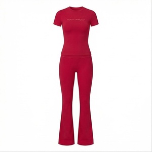 Conjunto de Yoga de 2 Piezas North Approach, Rojo, Cuello Redondo, Pierna Ancha, Largo Completo, Ropa Deportiva sin Costuras para Mujer - Product Image 1